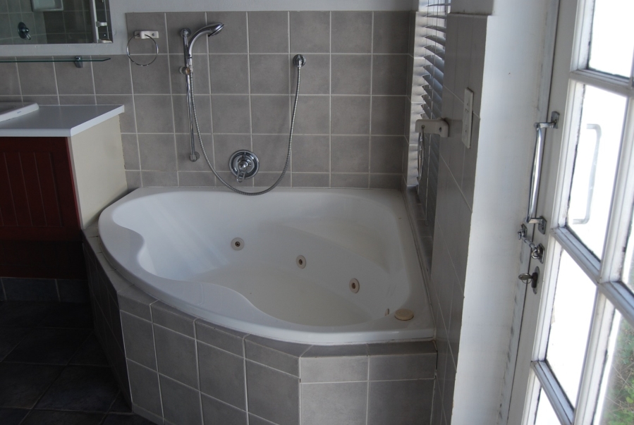 To Let 8 Bedroom Property for Rent in Shelley Point Western Cape